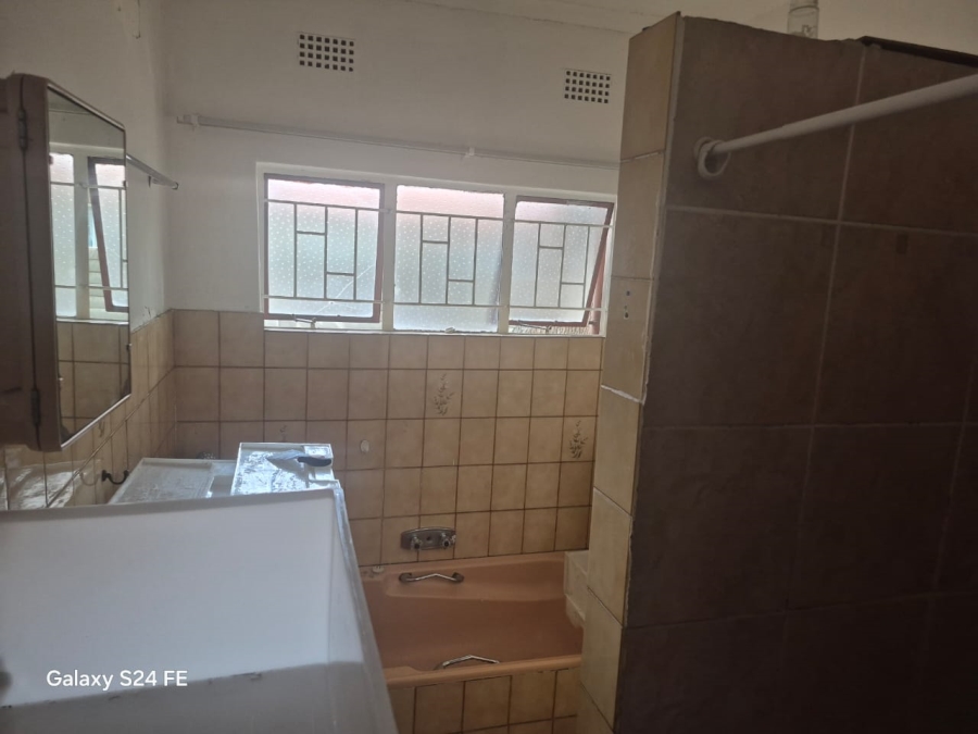 6 Bedroom Property for Sale in Rustenburg North North West